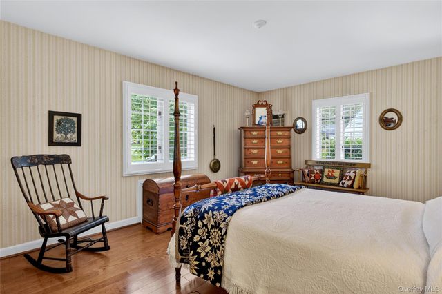 18 Old Farm Road, East Hills, NY 11577