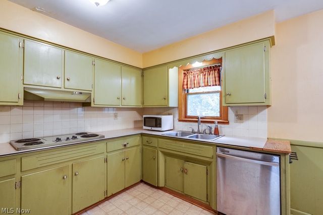 1568 Hagey Drive, Barberton, OH 44203
