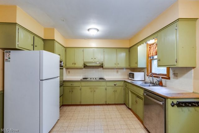 1568 Hagey Drive, Barberton, OH 44203
