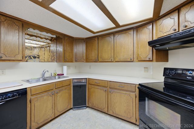 800 S Moore Avenue, Claremore, OK 74017