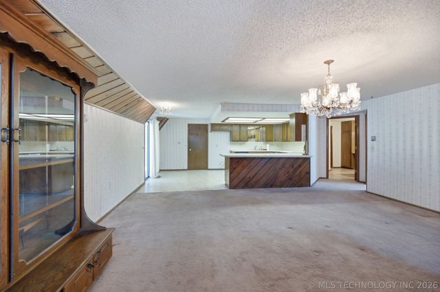 800 S Moore Avenue, Claremore, OK 74017