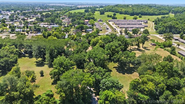 800 S Moore Avenue, Claremore, OK 74017
