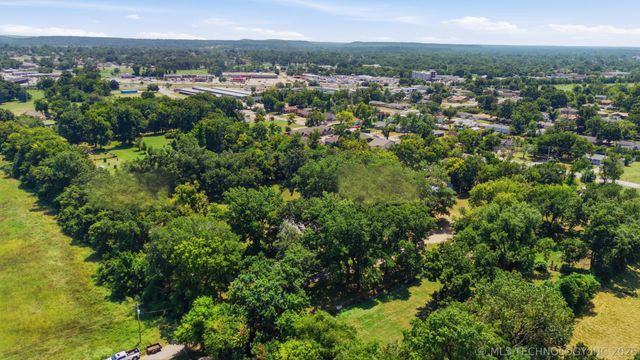 800 S Moore Avenue, Claremore, OK 74017