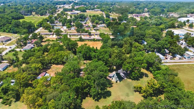 800 S Moore Avenue, Claremore, OK 74017