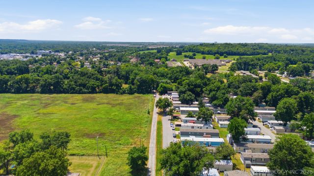 800 S Moore Avenue, Claremore, OK 74017