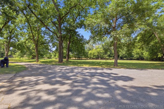 800 S Moore Avenue, Claremore, OK 74017