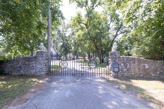 800 S Moore Avenue, Claremore, OK 74017