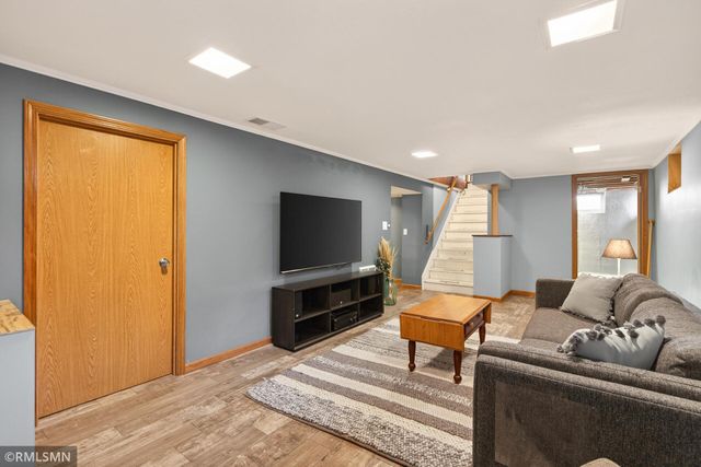 1370 Barclay Street, Saint Paul, MN 55106