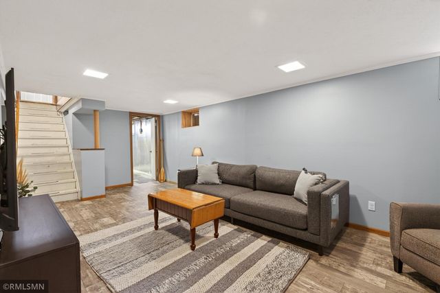 1370 Barclay Street, Saint Paul, MN 55106