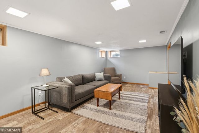 1370 Barclay Street, Saint Paul, MN 55106