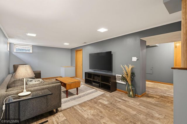 1370 Barclay Street, Saint Paul, MN 55106