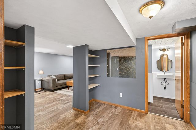 1370 Barclay Street, Saint Paul, MN 55106