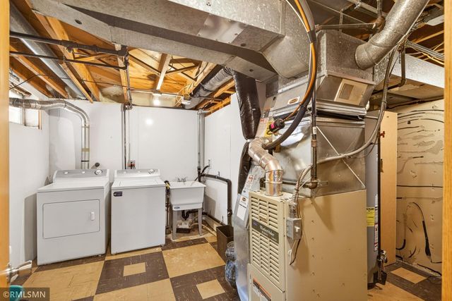 1370 Barclay Street, Saint Paul, MN 55106