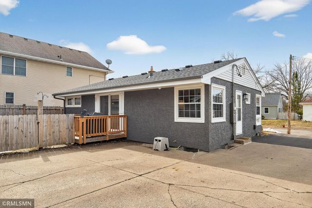 1370 Barclay Street, Saint Paul, MN 55106