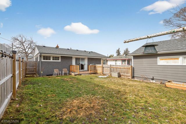 1370 Barclay Street, Saint Paul, MN 55106