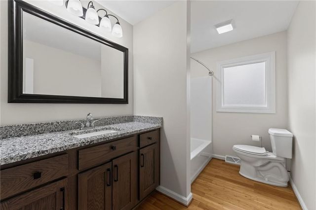 18 Bear Circle, St Joseph, MO 64506