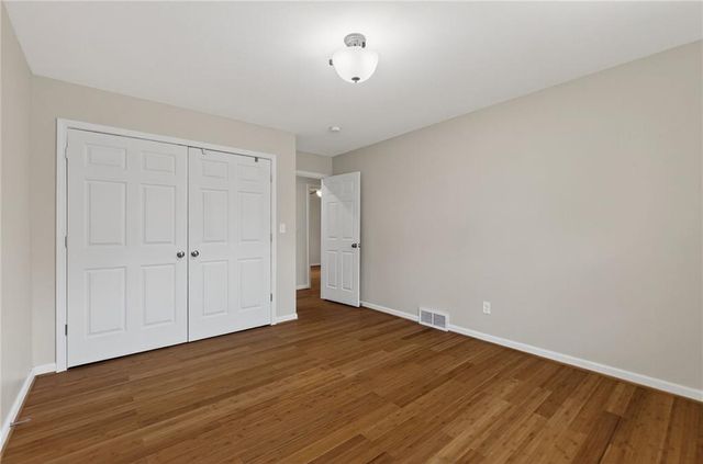 18 Bear Circle, St Joseph, MO 64506