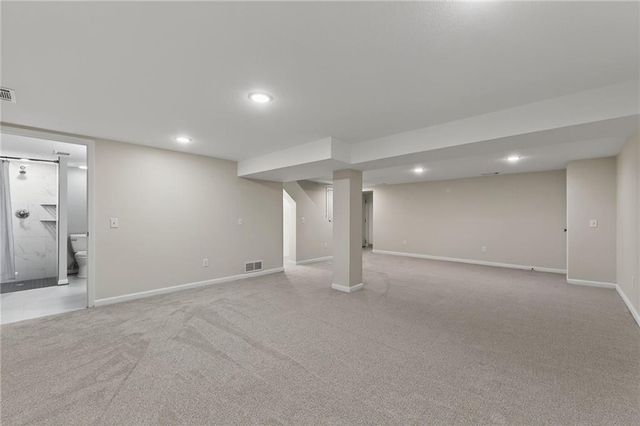 18 Bear Circle, St Joseph, MO 64506