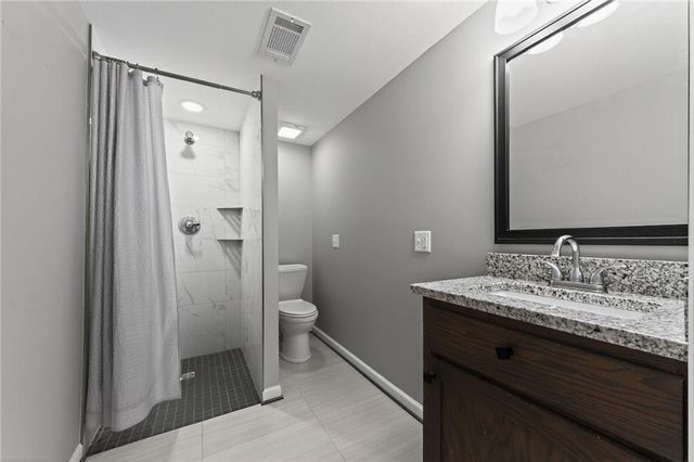 18 Bear Circle, St Joseph, MO 64506