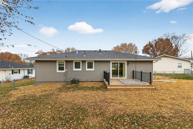 18 Bear Circle, St Joseph, MO 64506