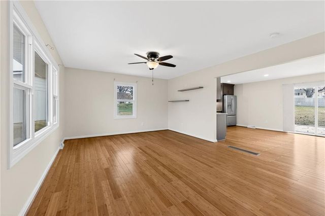 18 Bear Circle, St Joseph, MO 64506