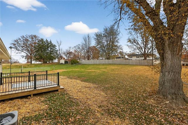 18 Bear Circle, St Joseph, MO 64506