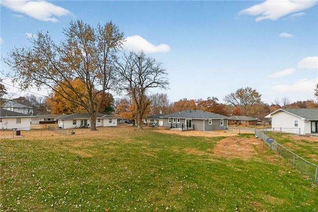 18 Bear Circle, St Joseph, MO 64506