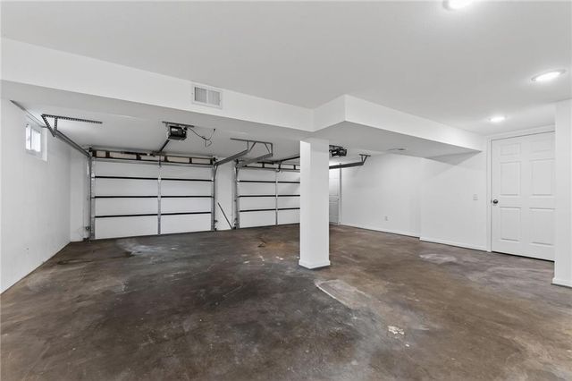 18 Bear Circle, St Joseph, MO 64506