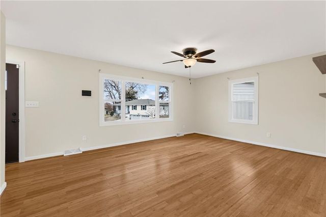 18 Bear Circle, St Joseph, MO 64506