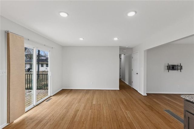 18 Bear Circle, St Joseph, MO 64506