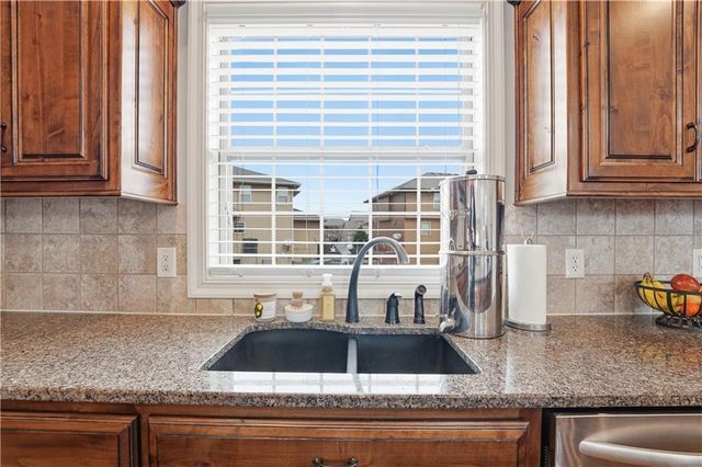 17228 W 198th Terrace, Spring Hill, KS 66083