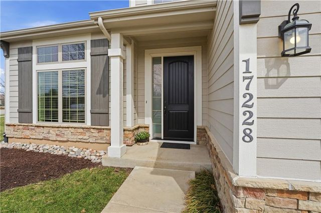 17228 W 198th Terrace, Spring Hill, KS 66083