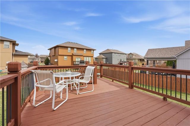 17228 W 198th Terrace, Spring Hill, KS 66083