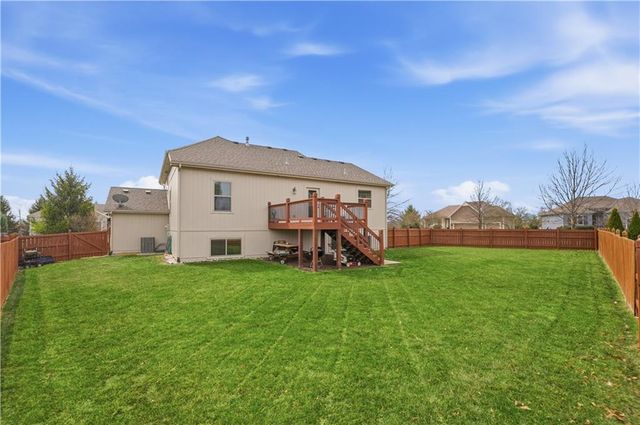 17228 W 198th Terrace, Spring Hill, KS 66083