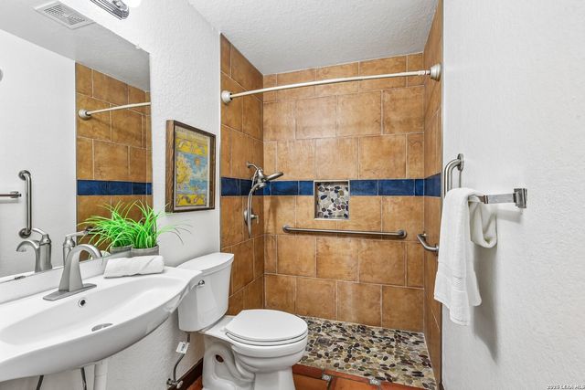 614 Claude W Black, San Antonio, TX 78203