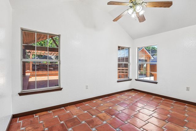 614 Claude W Black, San Antonio, TX 78203