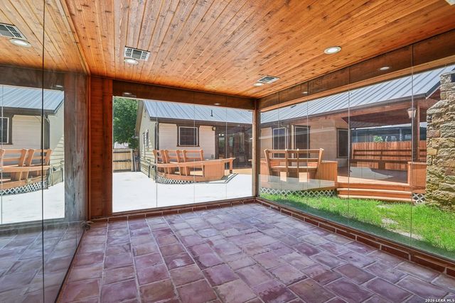 614 Claude W Black, San Antonio, TX 78203