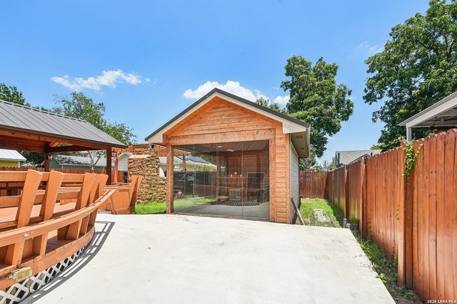 614 Claude W Black, San Antonio, TX 78203