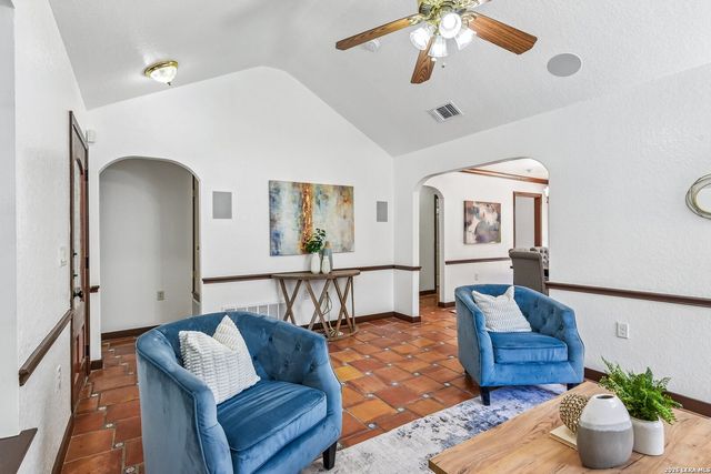614 Claude W Black, San Antonio, TX 78203