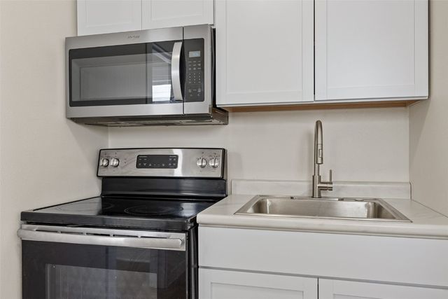 1005 10th St SW, Cedar Rapids, IA 52404