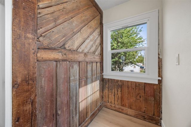 1005 10th St SW, Cedar Rapids, IA 52404