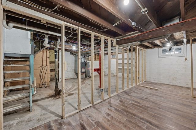 1005 10th St SW, Cedar Rapids, IA 52404