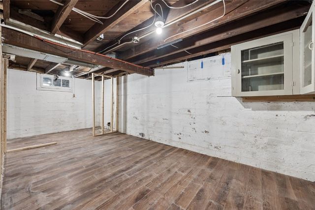 1005 10th St SW, Cedar Rapids, IA 52404