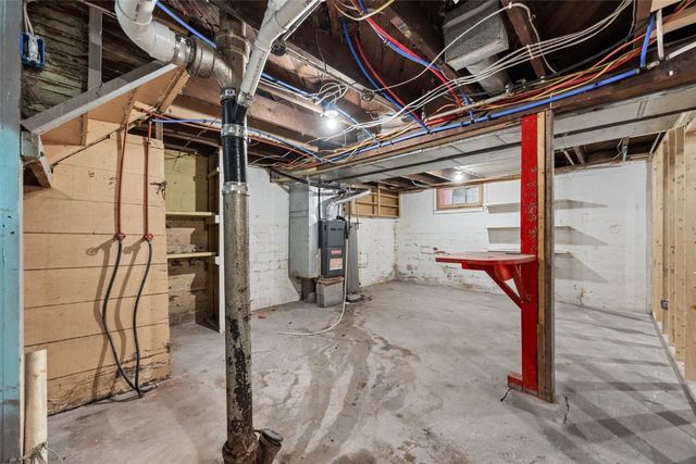 1005 10th St SW, Cedar Rapids, IA 52404