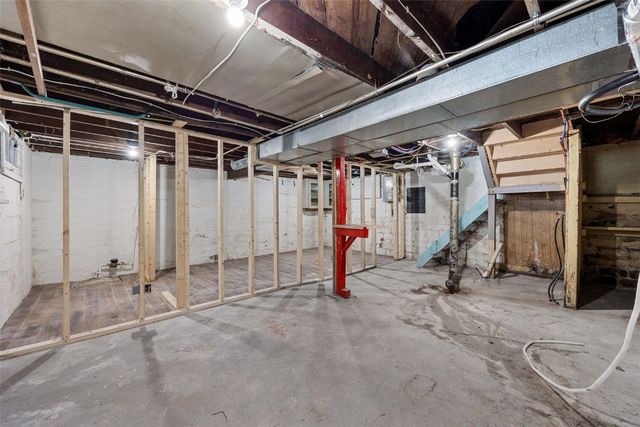 1005 10th St SW, Cedar Rapids, IA 52404