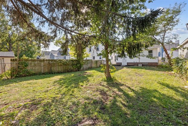 1005 10th St SW, Cedar Rapids, IA 52404