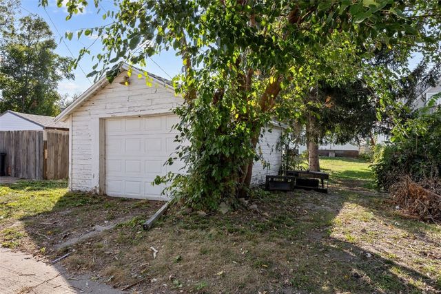 1005 10th St SW, Cedar Rapids, IA 52404