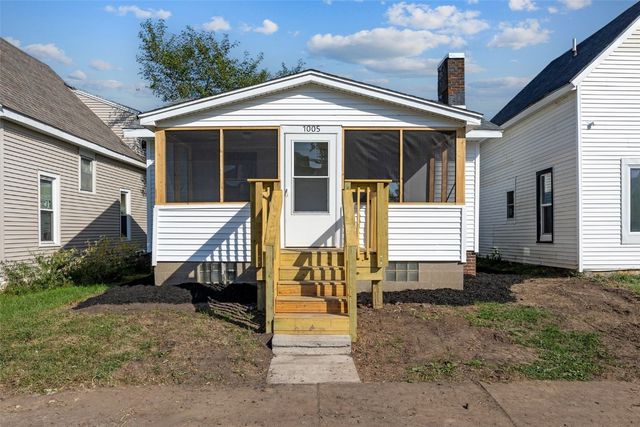1005 10th St SW, Cedar Rapids, IA 52404