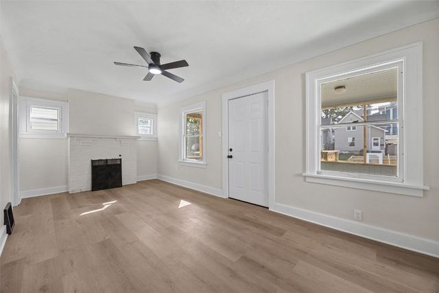 1005 10th St SW, Cedar Rapids, IA 52404