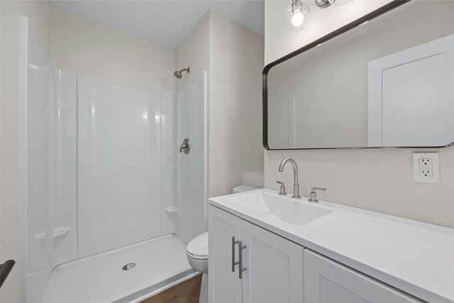 1005 10th St SW, Cedar Rapids, IA 52404